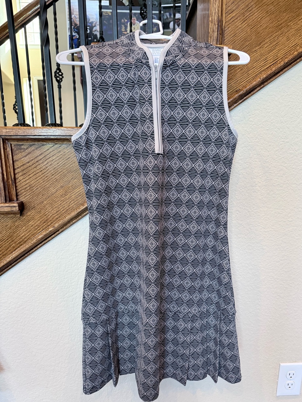 Sigrid Olsen Black & White Geometric Zip-Front Mini Dress- size small